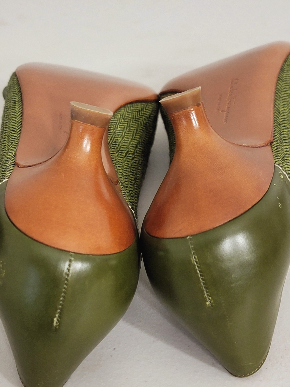 NEW Salvatore Ferragamo Herringbone Tweed Gancini Pumps Green 6.5B - Picture 11 of 13
